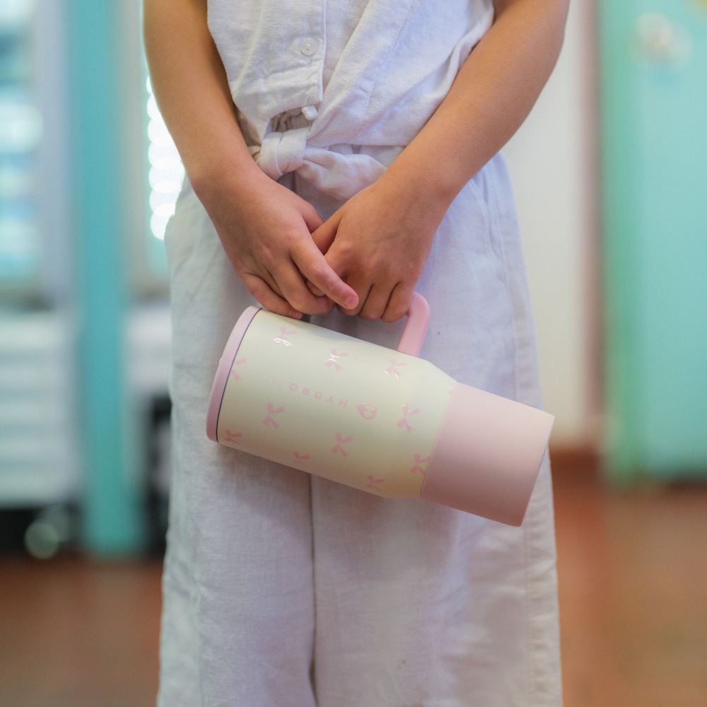 Person Holding Bows Traveler 20oz