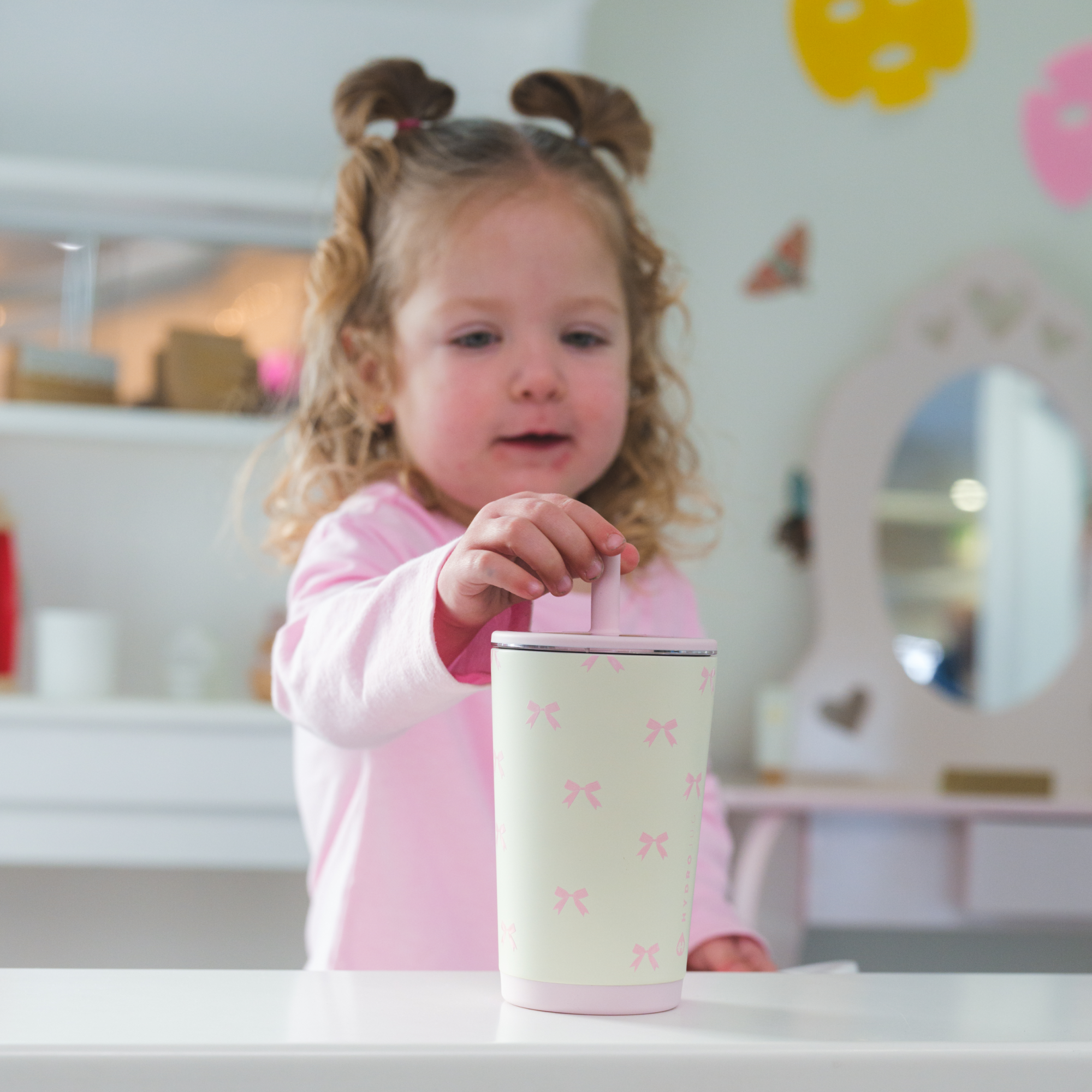 Kid Holding Bows Everyday Tumbler 14oz